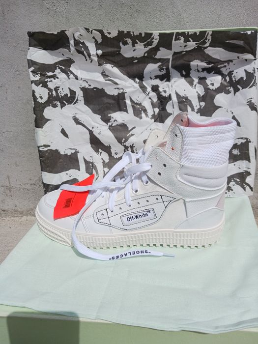 Adidasi Jordan și Off-Whinte