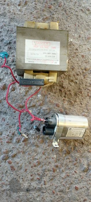 Трансформатор и кондензатор за микровълнова