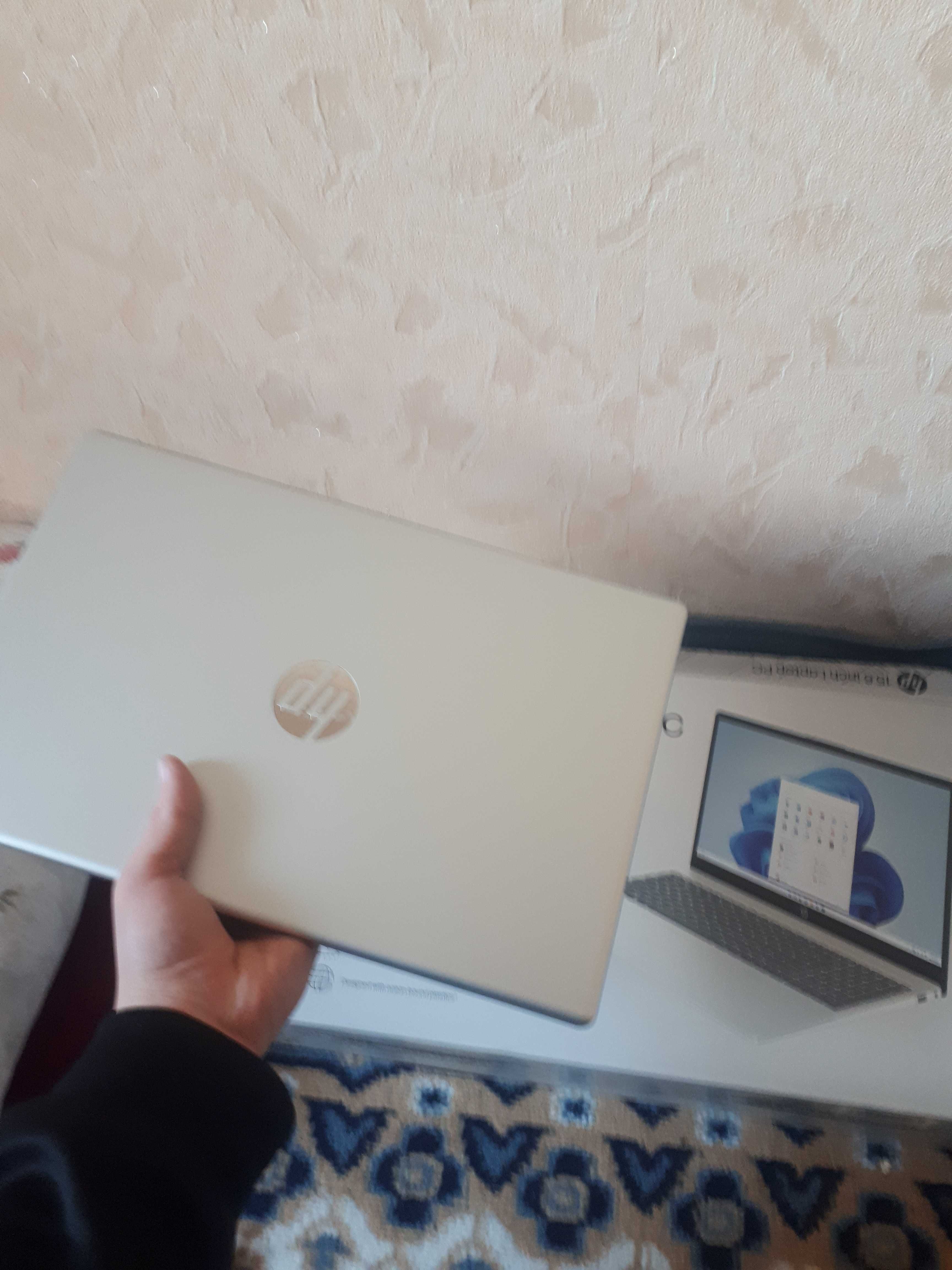HP Laptop 15 Intel(R) Core(TM) i3-N305 8GB, 256GB SSD Full HD