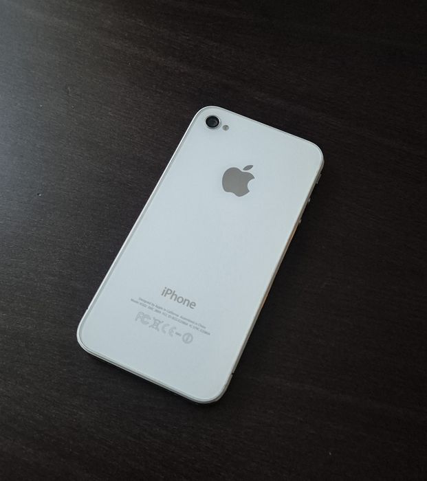 Vand iPhone 4 Alb De Colectie.