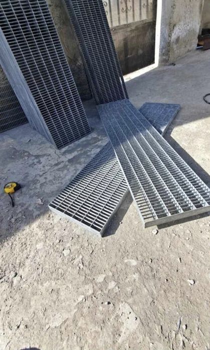 scarii metalice zincate exterioare și pentru incendii , p