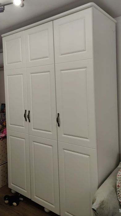 Dulap nou cu 3 usi și multe polite