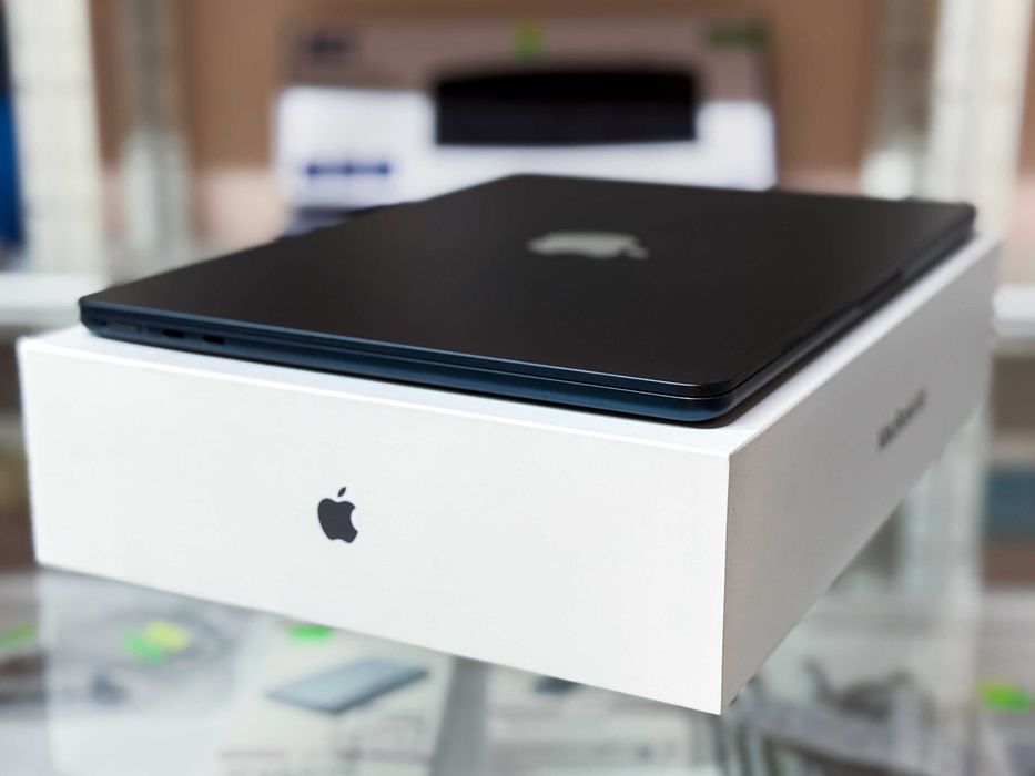 MacBook Air M3, 13”, 8GB RAM, 512GB SSD + подарък: Apple Magic Mouse