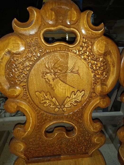 Masa cu scaune sculptate