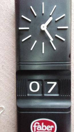 Vand ceas de perete cu data,marca Faber