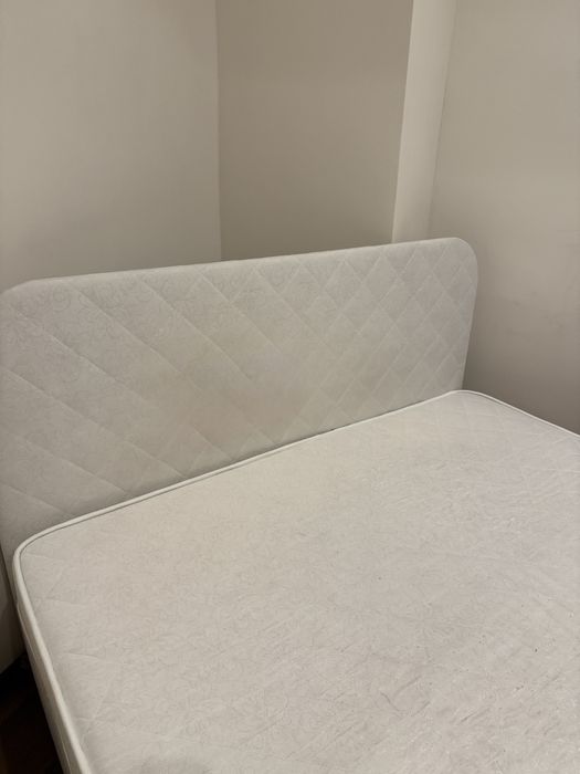 Спалня с двулицев матрак.