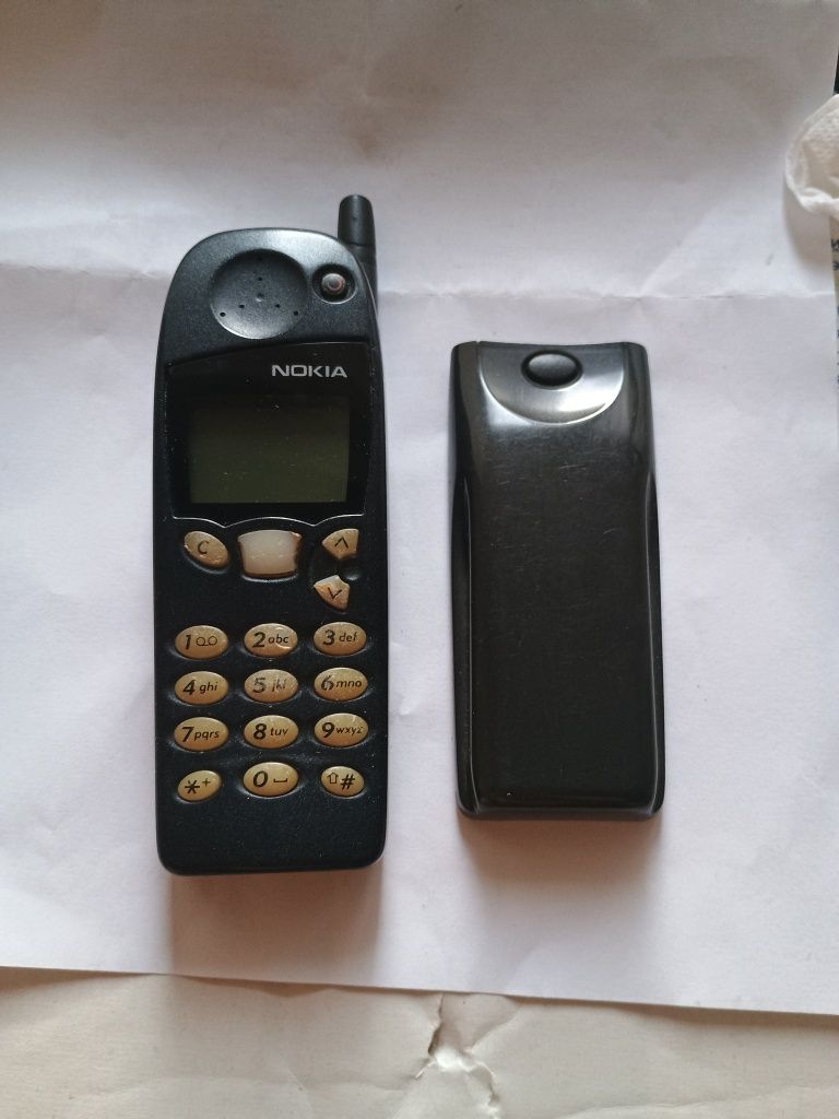 Продавам Nokia 5110 Телефона е без Зарядно
