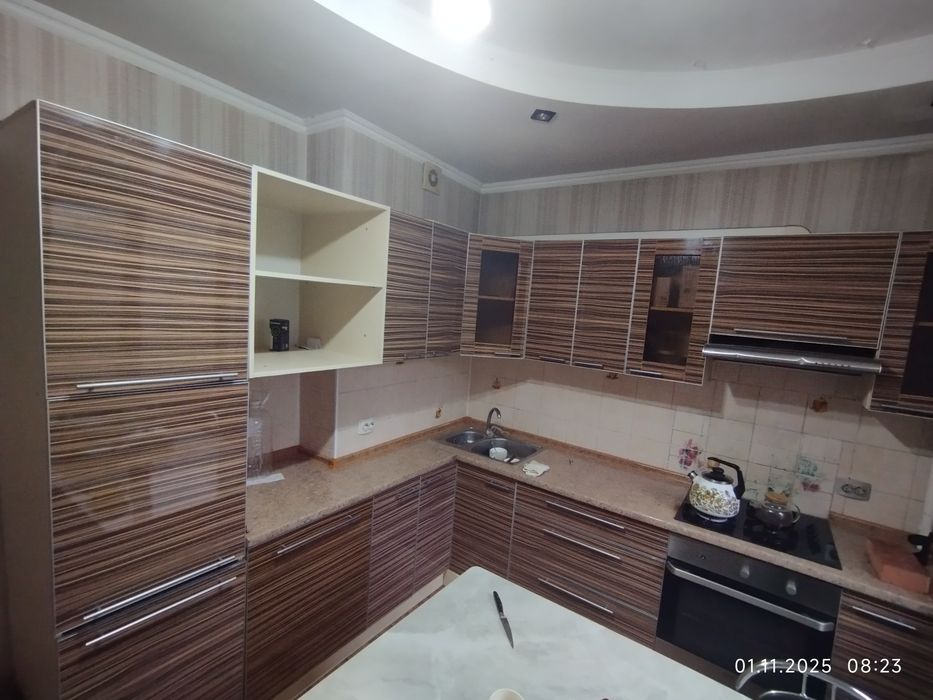 Кухонный гарнитур сол встроенной техникой