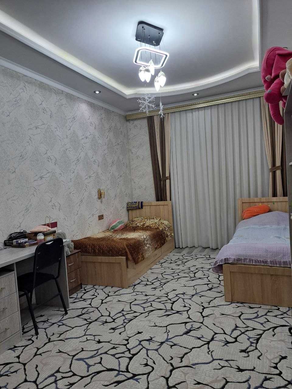 Нурхонда 2каватда 3хонали 81м2 янги балконли квартира сотилади.49500уе