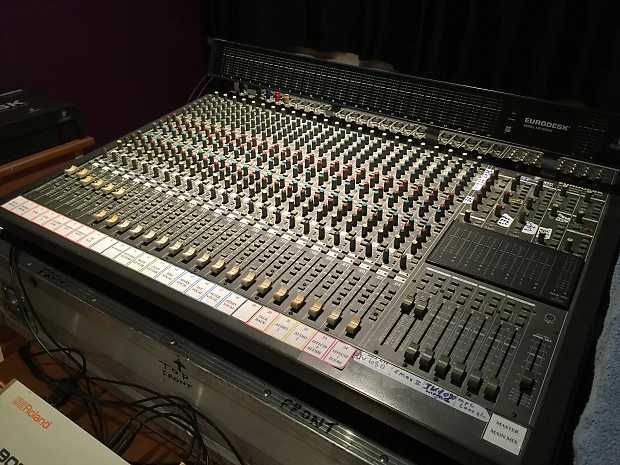 Mixer Profesional 48 canale Behringer MX8000A +MeterBridge
