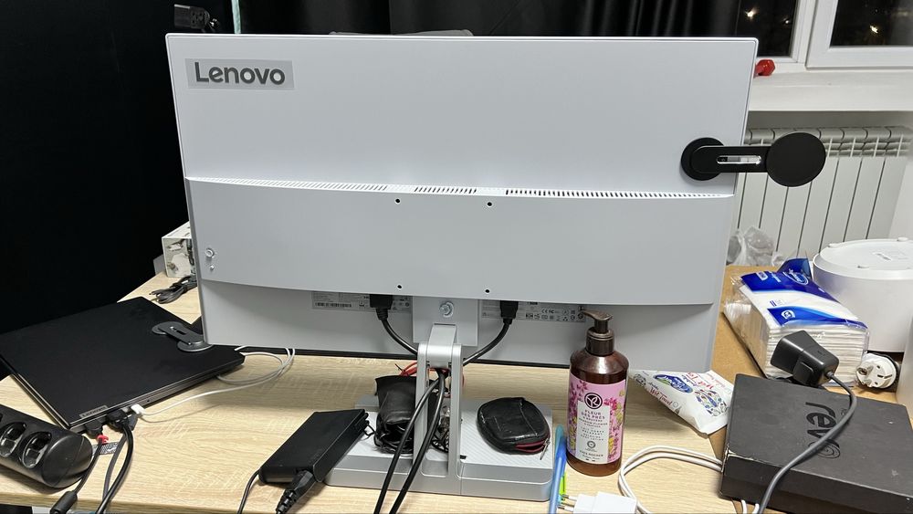 Монитор Lenovo. Диагонал 27”