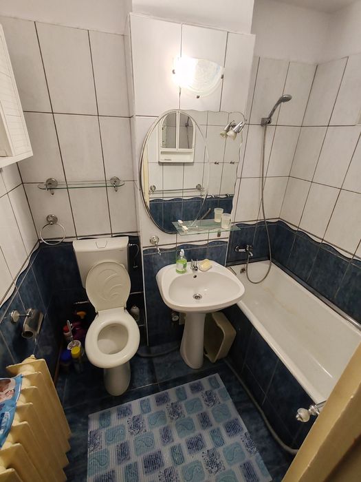 Inchiriez apartament 3 camere decomandat