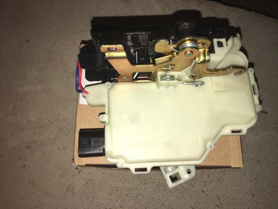 Încuietoare (broască) ușă dreapta spate Seat, Skoda, Volkswagen