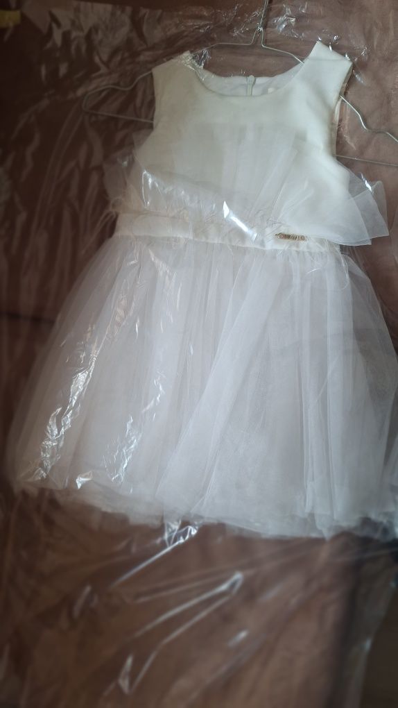 Бяла рокля за момиче 104 размер