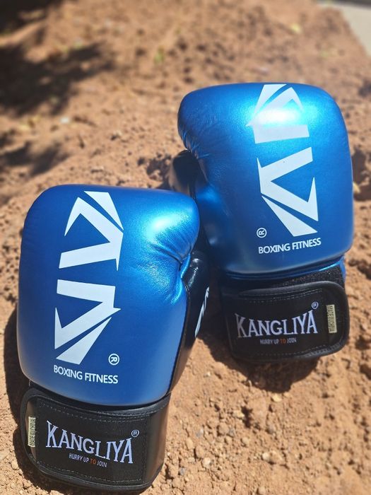 Продам новые боксеркие перчатки отличного качества. Размер 14ОZ.