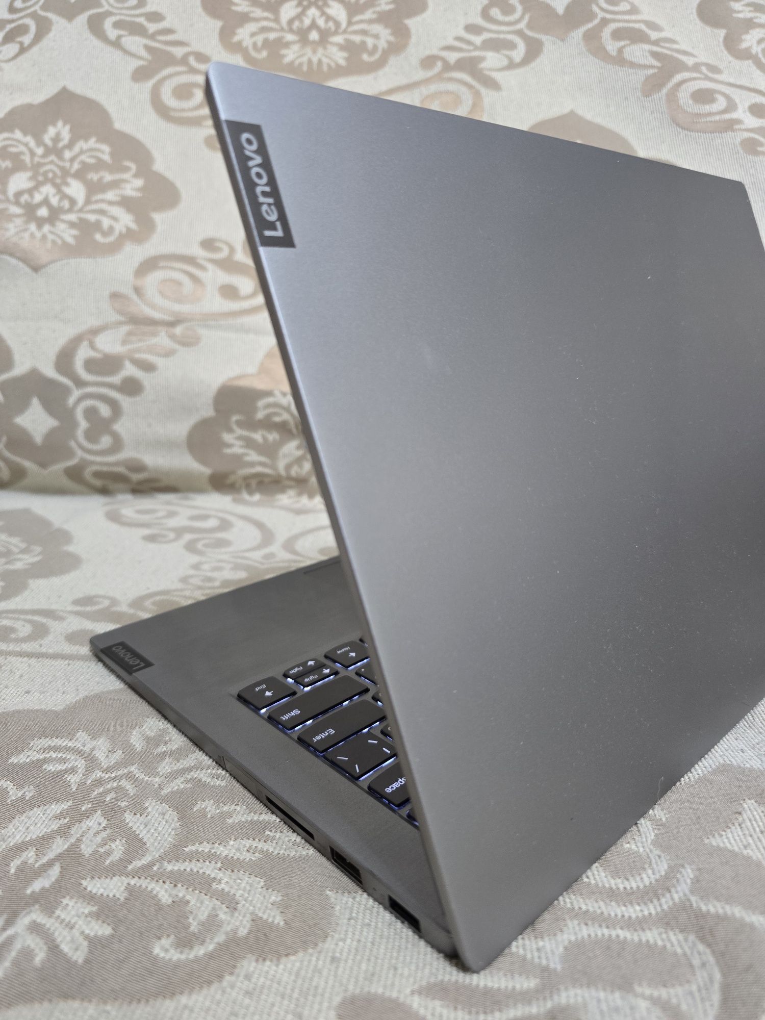 Lenovo ThinkBook 14 - ультрабук в идеальном состоянии