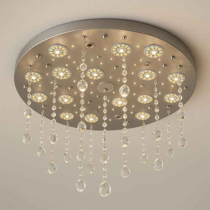 Срочна прадается новая люстра