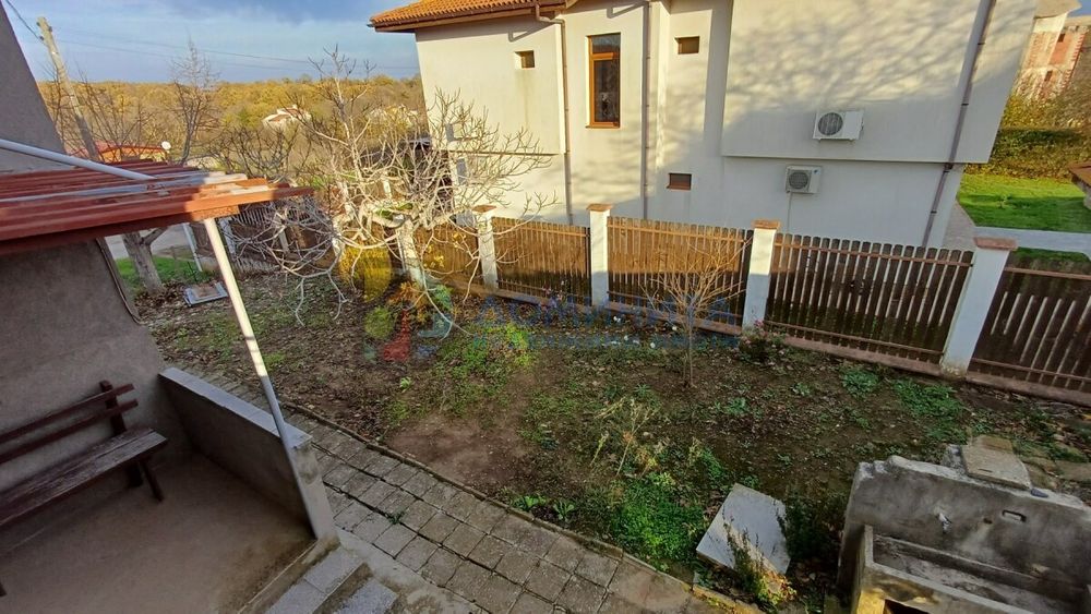 Здрава ,голяма къща в с.Велика!