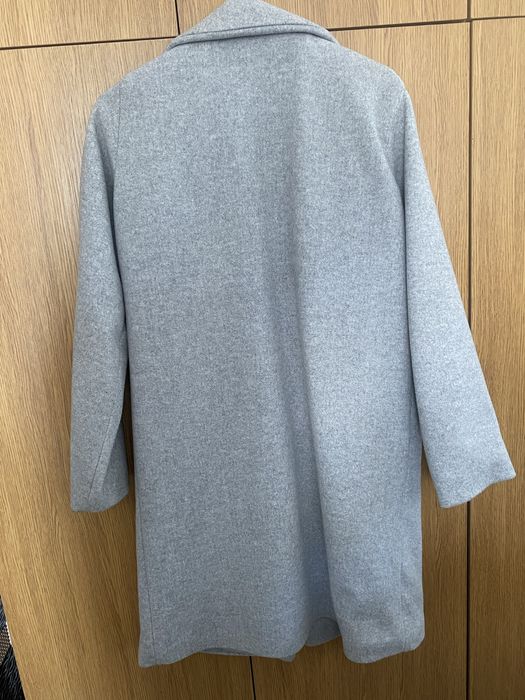 Продавам сиво палто