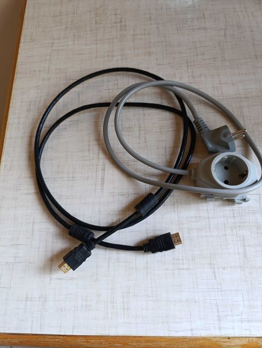 Кабели шнуры (hdmi-hdmi есть) кулера и разное.