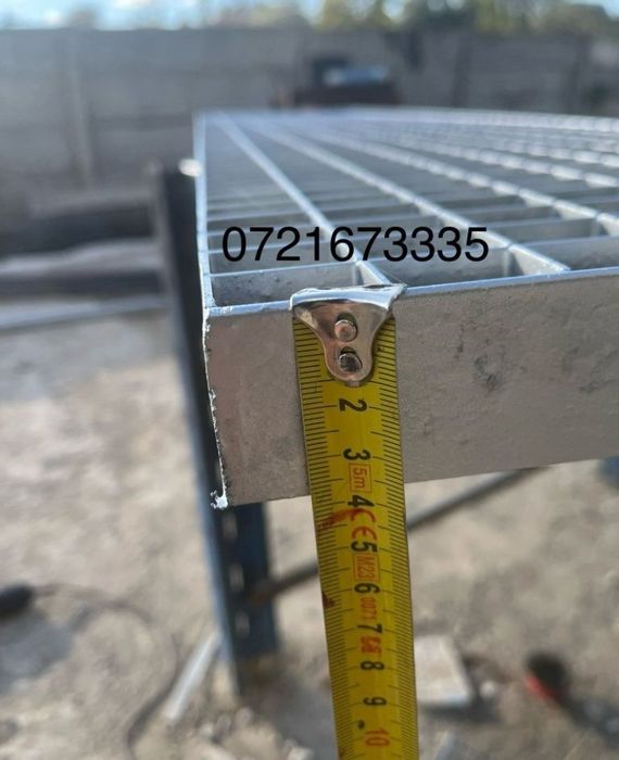 Trepte  zincate  la comanda