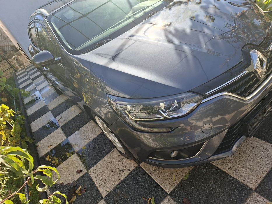 Vând Renault Megan 4 2017 avariat