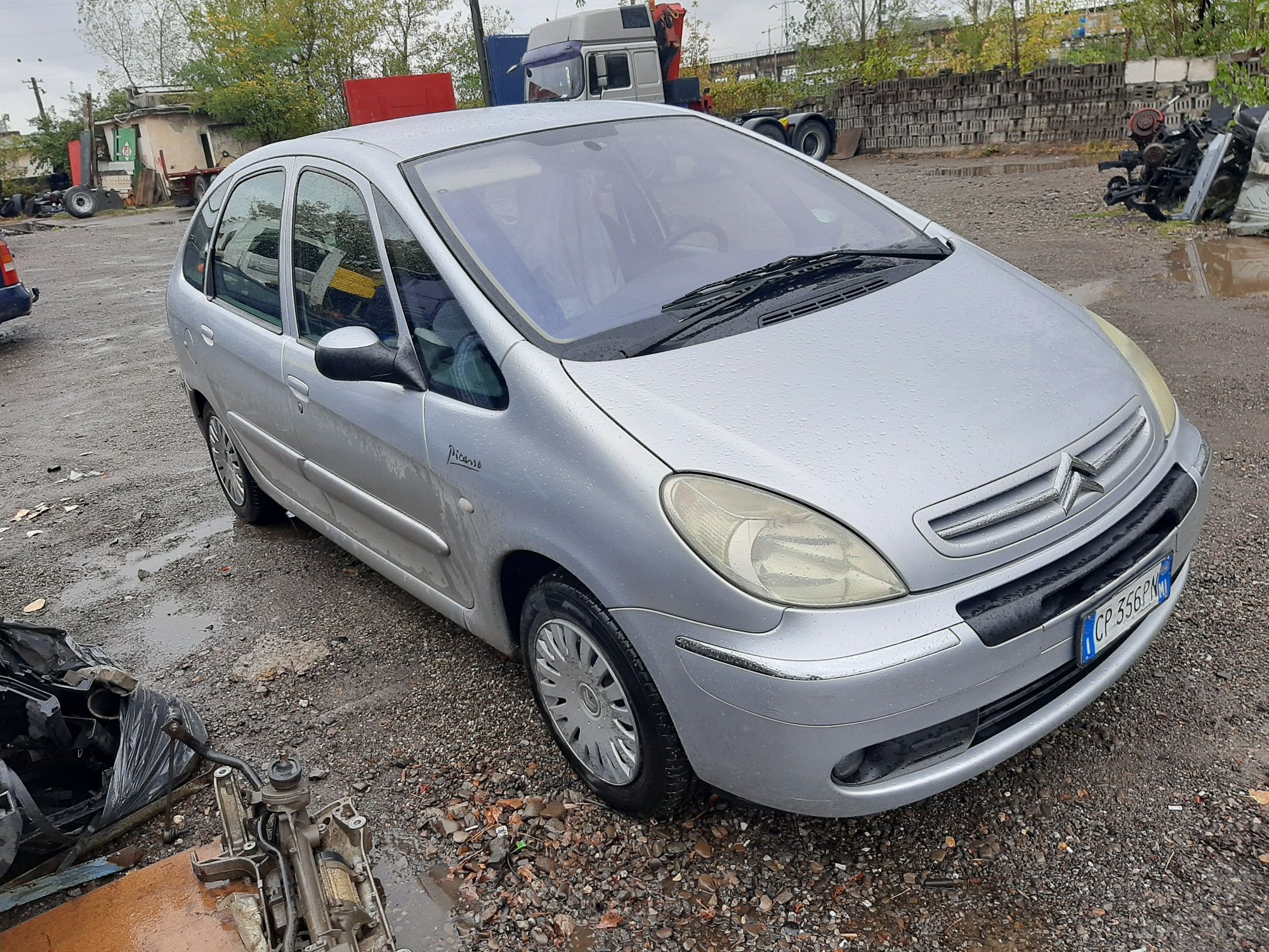 Dezmembrez / piese Citroen Xsara picasso motor 1.6 hdi