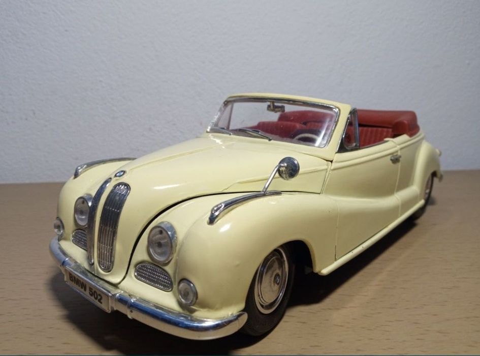 BMW 502
Scara 1:18
Produs de maisto 

Pozele reflectă realitatea. Se v