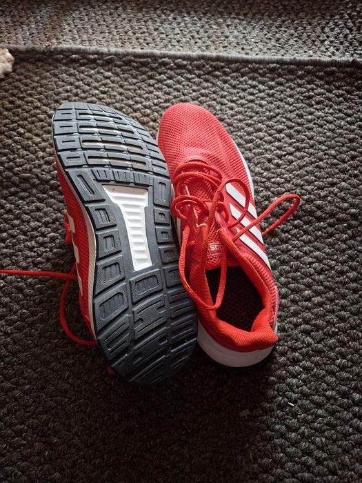 Adidasi  adidas.
