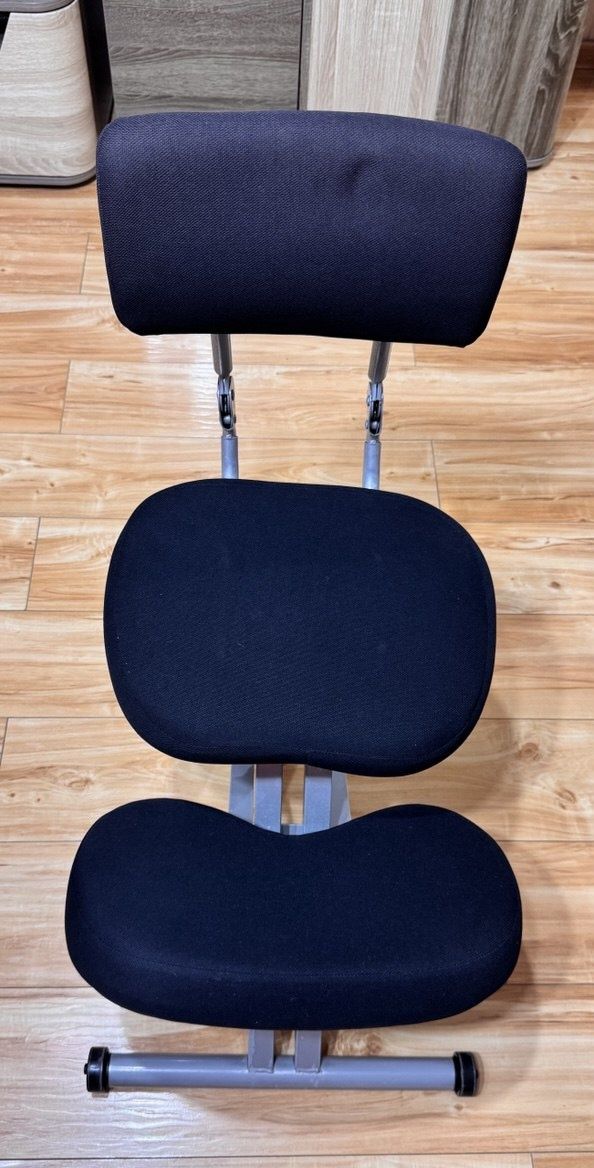 Ортопед. стул Smartstool с прочным каркасом и регулировкой.