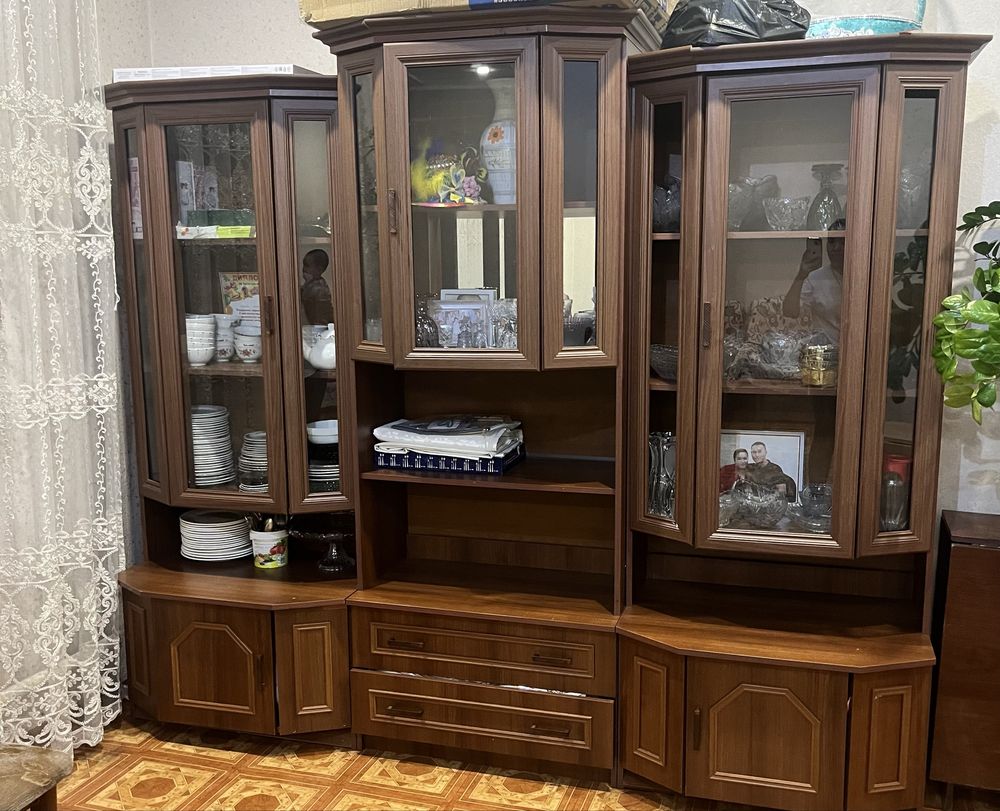 Продам горку в гостиную,в хорошем состоянии.
