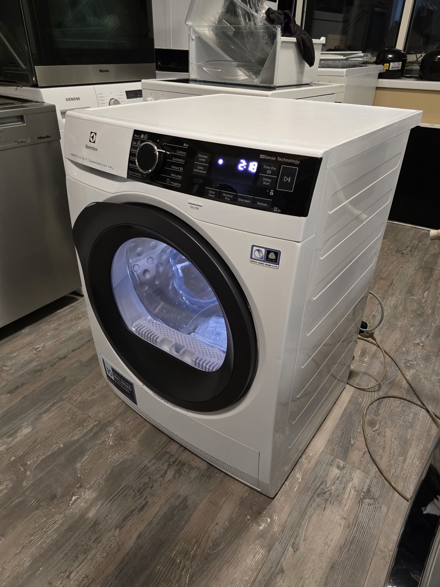 Сушилня Electrolux нова с wi-fi 9кг