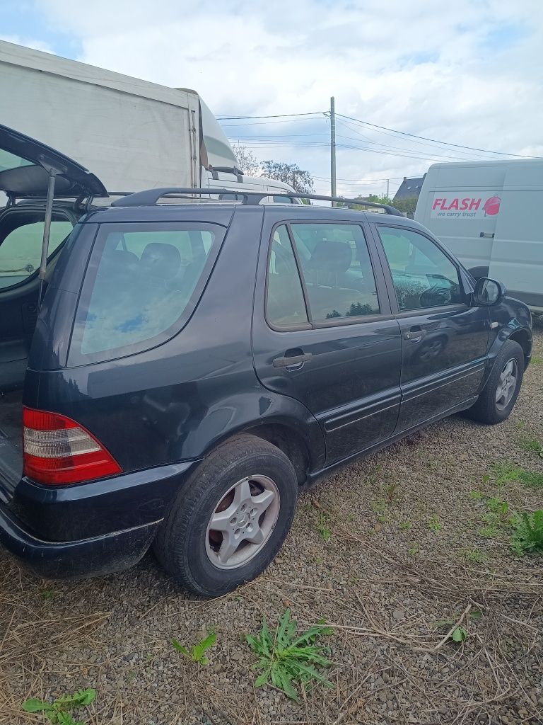 Vând Mercedes ml 270