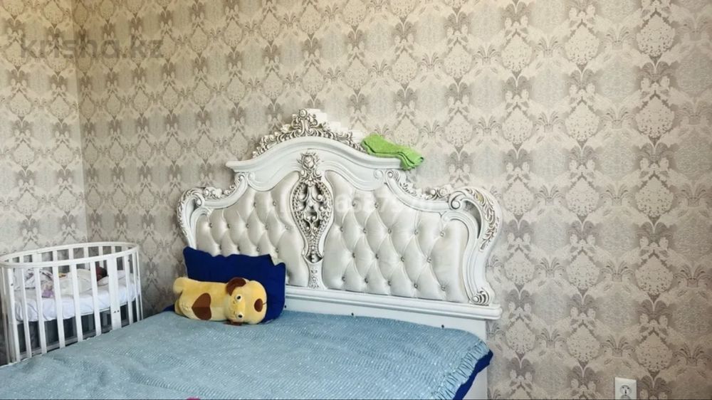 Продаю спальную гарнитуру сррчно