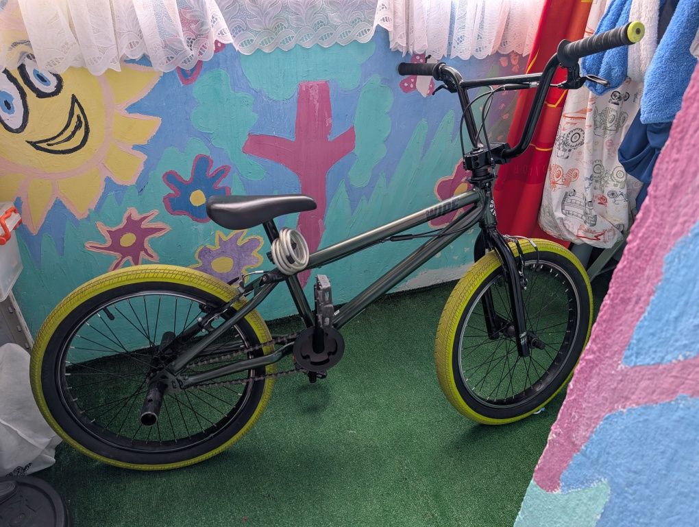 Bicicleta BMX perfect funcțională