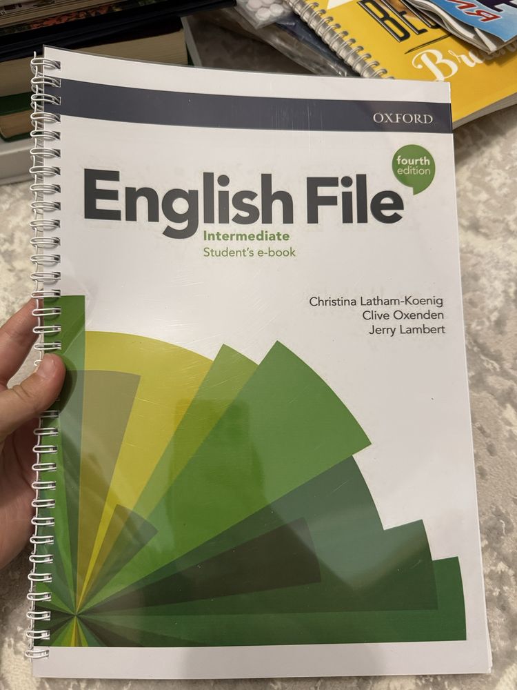 Продам книгу English file, уровень intermediate.