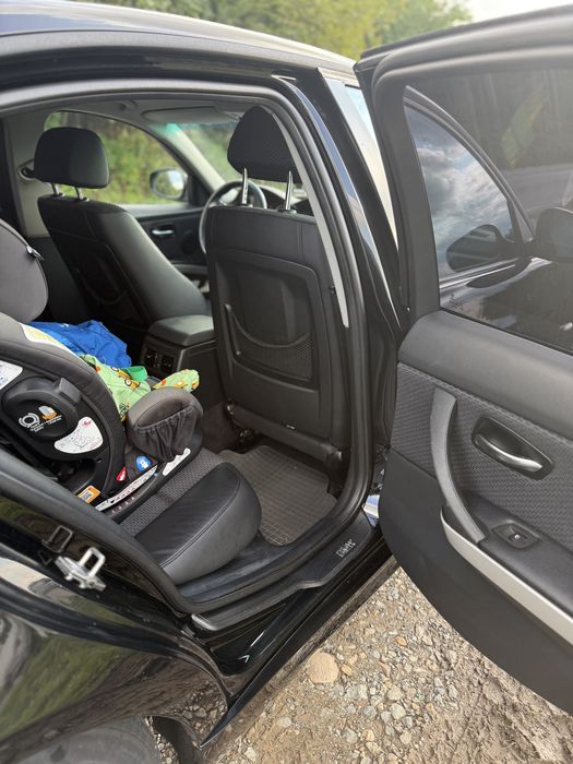 Bmw 320, negru, 2010