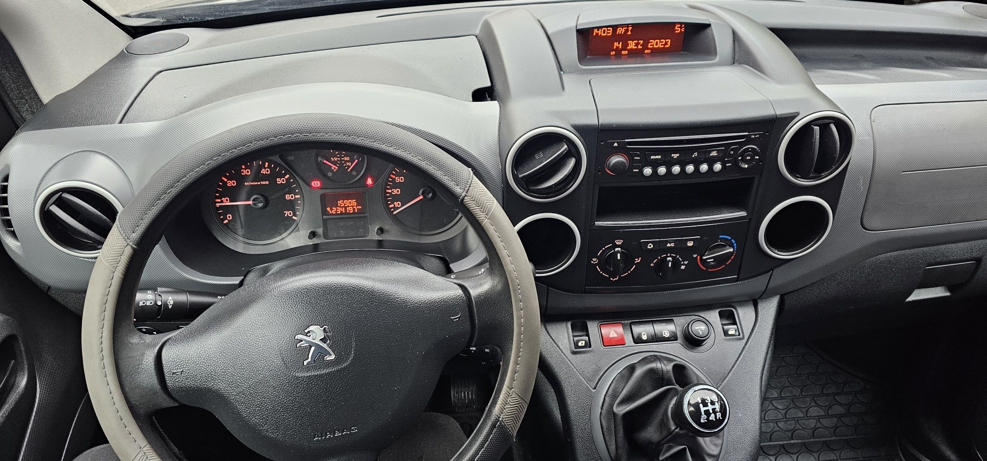 Peugeot Partner 1,6 hdi,115 cp,Model.2014,E5,clima.3 locuri.