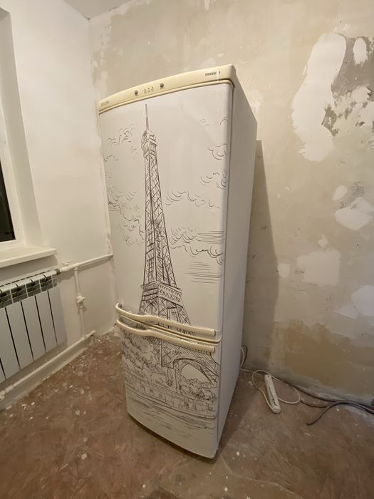 Холодильник работающий