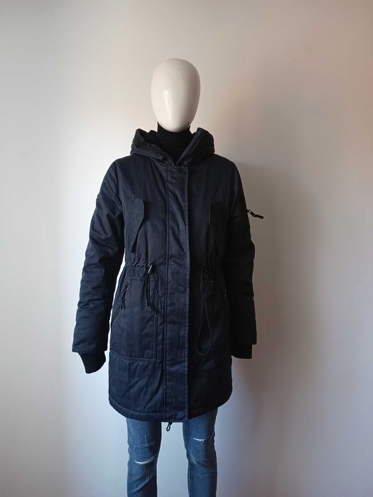 Haina parka nouă Khujo