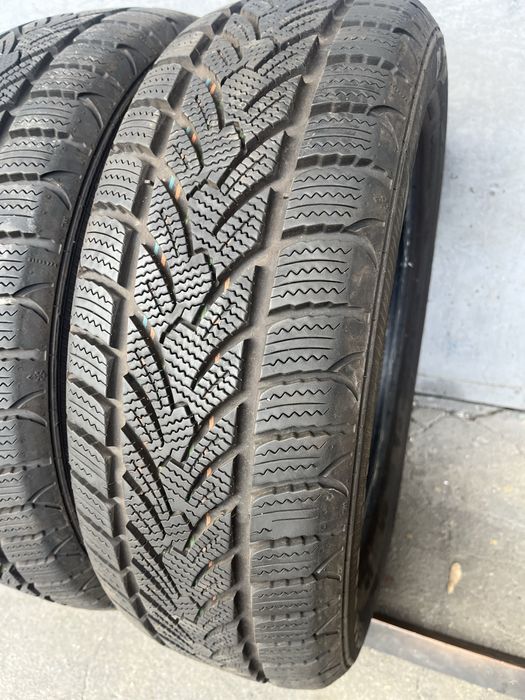2 бр. зимни гуми 185/65/15 Semperit DOT 2622 5-5,5 mm