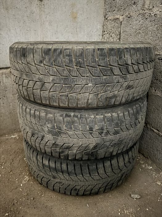 Продам шины 215/55/17 Traingle липучка!