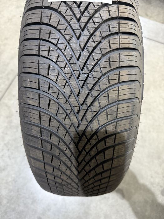 O anvelopa allseason 215 / 60 R16 AVON