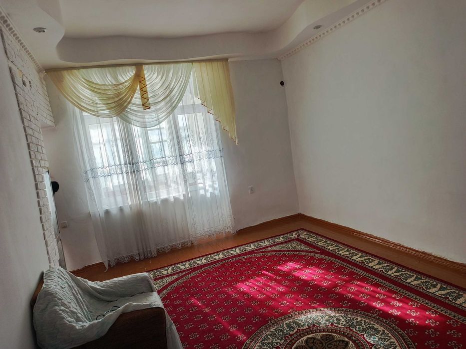 Продаётся 1 комнатная большая планировка на против 9 школы