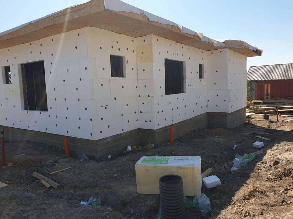 Placări polistiren reparații case Acoperișuri