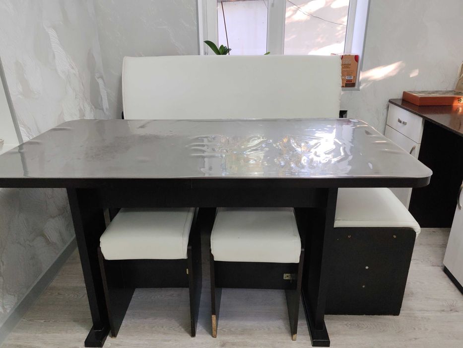 Уголок кухонный, диван, стол, мягкий