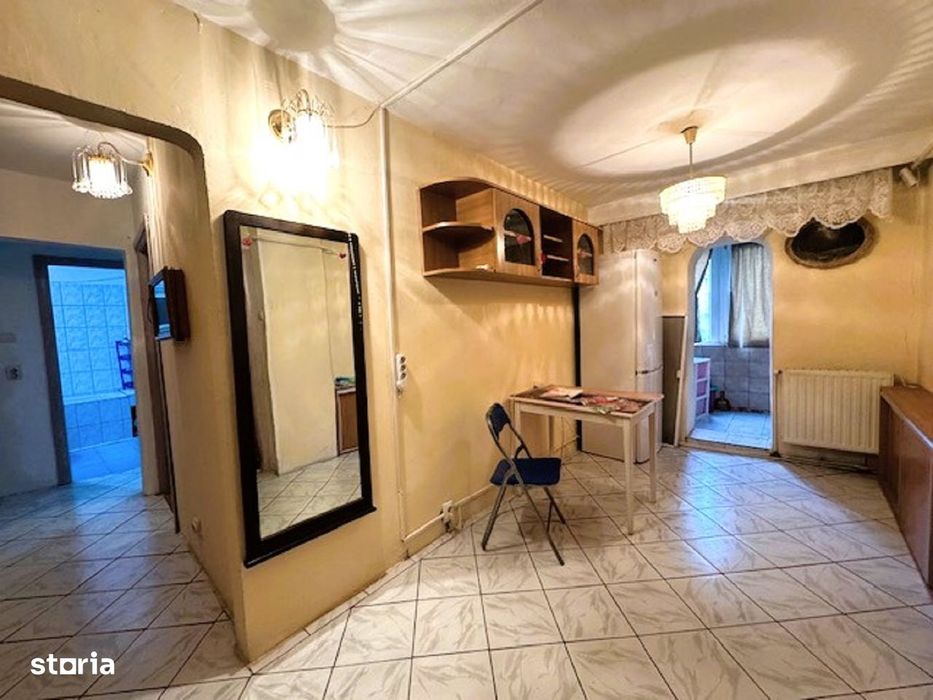 Apartament 3 camere etaj 1 decomandat