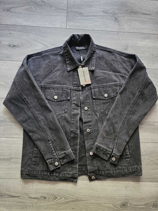 Jacheta spray-paint de denim Balenciaga