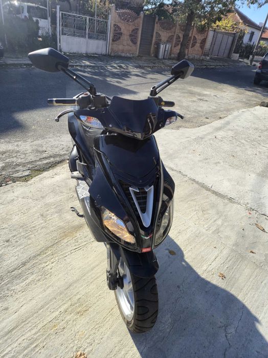 Скутер Aprilia sr 50