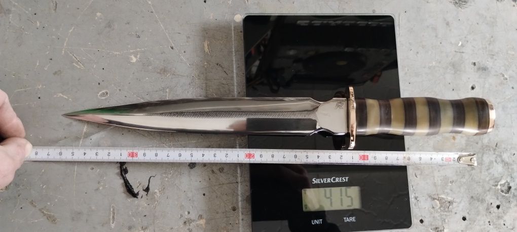 Pumnal ,cutit dagger